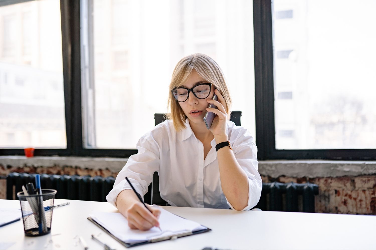An interviewer is having a screening call with an applicant